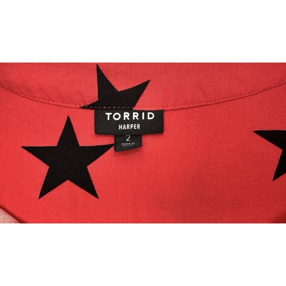 TORRID Harper Red Black Stars Rayon Short Sleeve Tunic Blouse Sz 2 Button Front - Picture 5 of 5